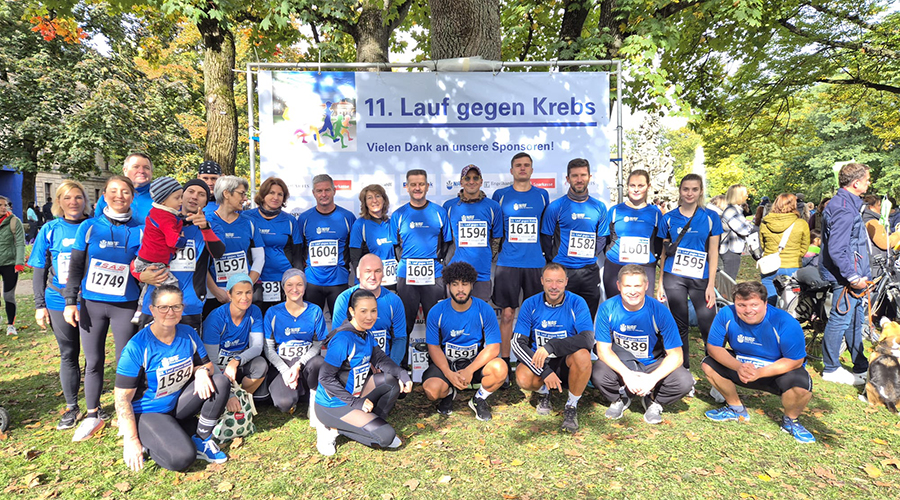 NAF Team Lauf gegen Krebs Erlangen mit blauen NAF Laufshirts